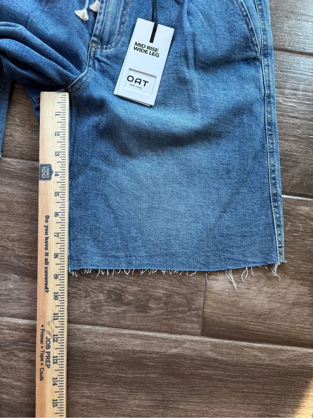Women's Blue Denim Mid-Rise Wide Leg Comfort Shorts Raw Hem size 4 New Longer